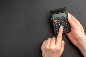 Quanto investir para garantir R$ 1 mil mensais em dividendos? Simulação aponta cinco ações
