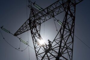 Aneel define bandeira amarela para maio e conta de luz terá acréscimo de R$ 1,885 por 100 kWh