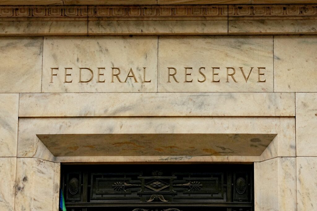 [Mercado Financeiro] Fed mantém juros entre 3,5% e 3,75% ao ano na última reunião de Powell
