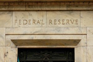Fed mantém juros entre 3,5% e 3,75% ao ano na última reunião de Powell