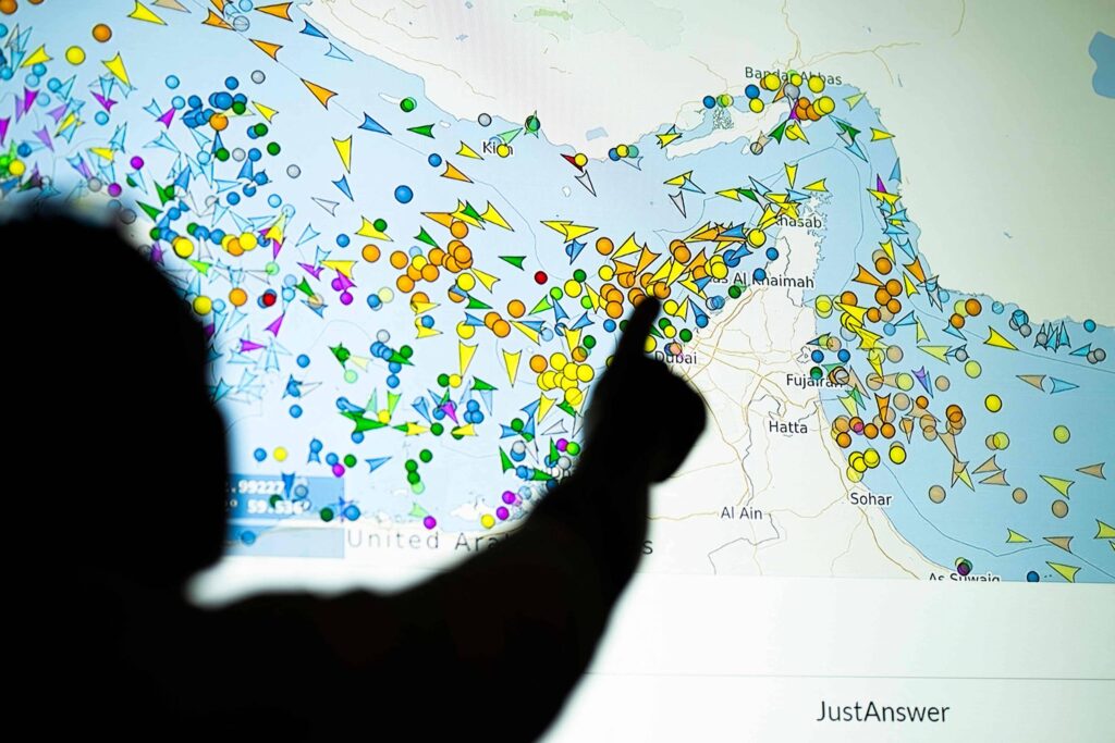[Mercado Financeiro] Preço do petróleo recua com pausa dos EUA em Hormuz e possibilidade de acordo com o Irã