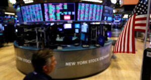 Acordo de paz entre EUA e Irã impulsiona Wall Street, que avança quase 1% na abertura