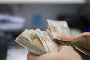 Receita começa a pagar restituição do IR 2026 em 29 de maio; confira as datas dos lotes