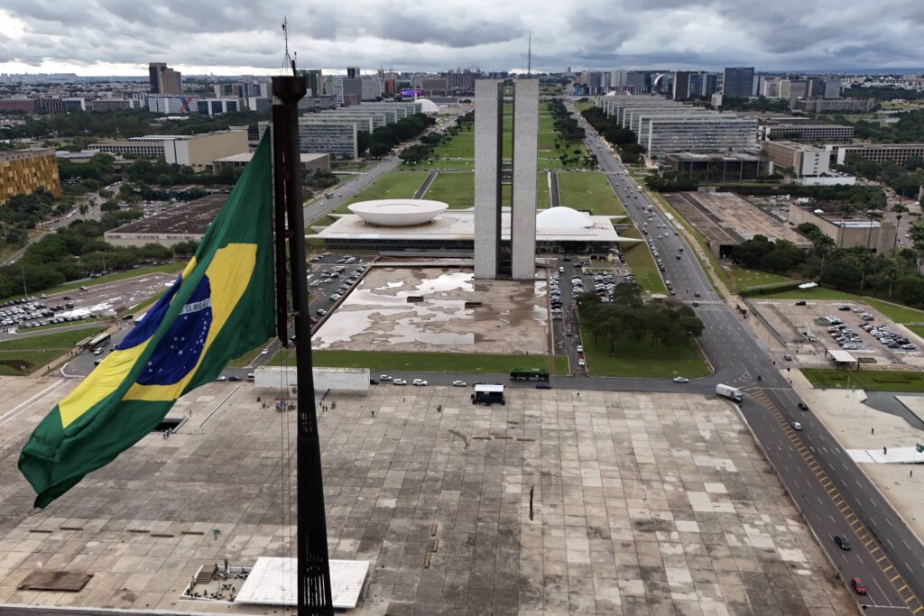 [Mercado Financeiro] Renda média no Distrito Federal atinge R$ 6,3 mil e supera em mais de 100% a de 14 estados