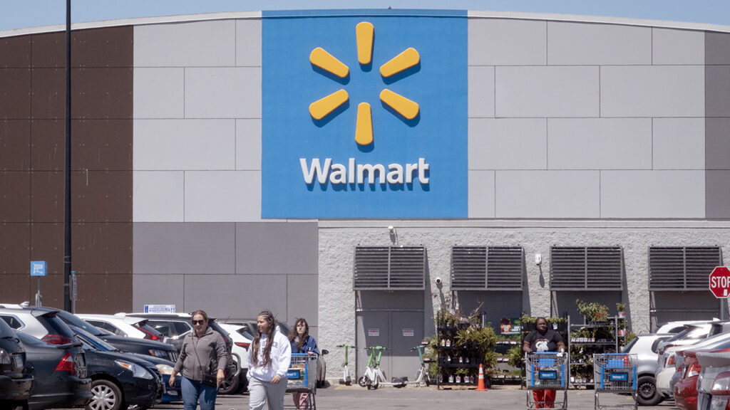 [Dificuldades e desafios] Walmart reestrutura operação global e corta ou transfere cerca de 1.000 cargos corporativos