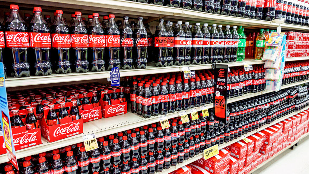 [Dificuldades e desafios] Coca-Cola encerra centro de distribuição na Califórnia após um século e reforça ajuste de custos