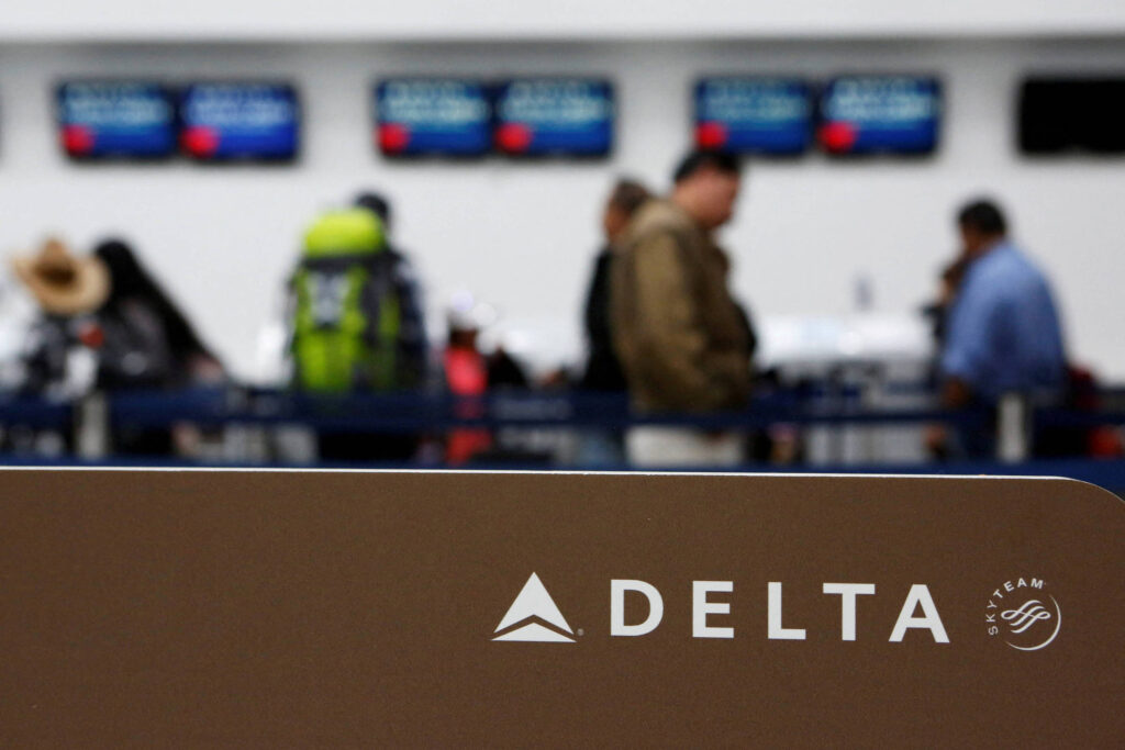 [Ações] Delta desafia crise do setor aéreo e sustenta lucro recorde com foco em passageiros premium