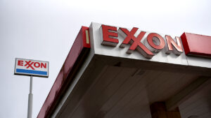 Executivo da Exxon alerta para barril a US$ 160 enquanto companhia transfere sede legal para o Texas