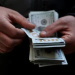 [Mercado Financeiro] Janela para comprar dólar perto de R$ 5 fica estreita após alta puxada por juros nos EUA e risco eleitoral