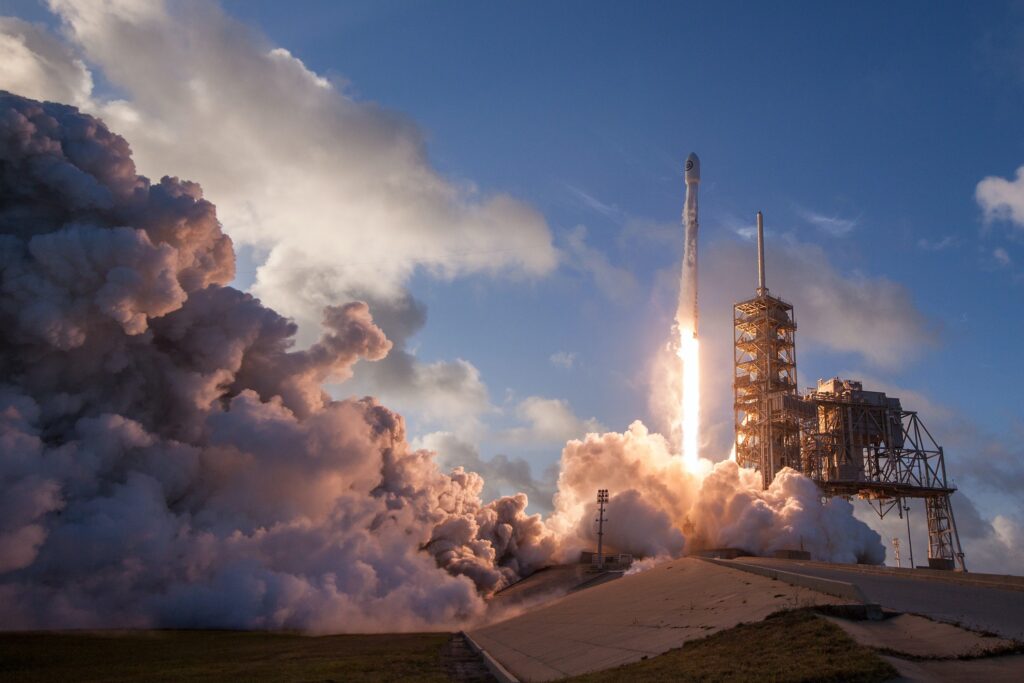 [Mercado Financeiro] SpaceX fixa preço de US$ 135 por ação e prepara o maior IPO da história, de olho no investidor de varejo