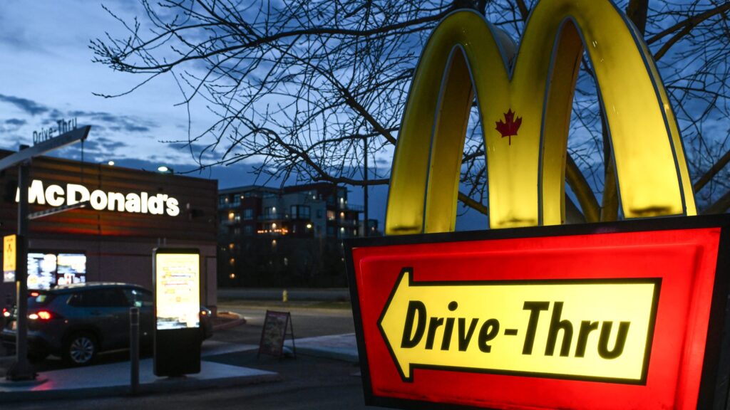 [Dificuldades e desafios] McDonald's leva IA ao drive-thru: ArchIQ conclui 90% dos pedidos sem intervenção humana