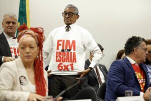 PEC que amplia duas folgas por semana pode encarecer hora extra em até 30% e pressiona custos das empresas