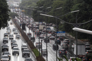 Linha Move Brasil libera crédito com juros reduzidos para motoristas de app e taxistas