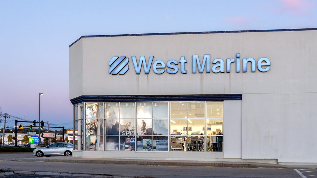 [Dificuldades e desafios] Rede náutica West Marine entra em recuperação nos EUA e fecha 59 lojas