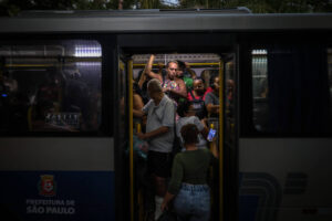 Vetos presidenciais esvaziam novo marco do transporte público e mantêm tarifa como único pilar de financiamento