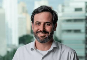 Selic alta por mais tempo pressiona empresas e acende sinal de alerta no crédito privado