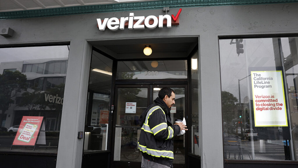 [Dificuldades e desafios] Verizon simplifica planos, elimina taxas e lança programa de fidelidade para segurar clientes nos EUA