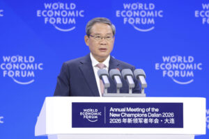 China pressiona por regras urgentes para IA e reacende debate sobre riscos econômicos