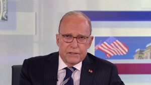 Larry Kudlow aponta risco político às empresas com avanço de ala socialista nos EUA