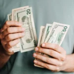 [Mercado Financeiro] Investidor estrangeiro saca US$ 5,5 bi do Brasil em maio, mas capital de longo prazo segue forte