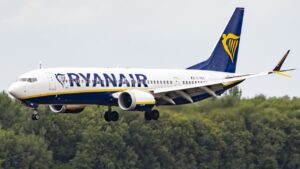 Ryanair põe fim à taxa obrigatória para famílias e acende alerta sobre receitas de serviços extras