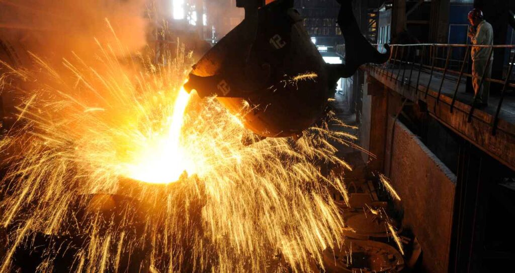 [Dificuldades e desafios] Usiminas sobe 42% e CSN afunda 48%: o que explica extremos opostos do Ibovespa no 1º semestre?