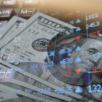 [Dificuldades e desafios] Ibovespa recua com sanções dos EUA ligadas ao PCC e dólar vai a R$ 5,21 em dia de cautela