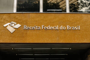 Receita cria regime de autorretenção de IR para plataformas de apostas; regra do apostador segue a mesma