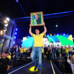 [Mercado Financeiro] Nos EUA, Flávio Bolsonaro volta a atacar Lula em disputa sobre tarifa de 25% a produtos brasileiros