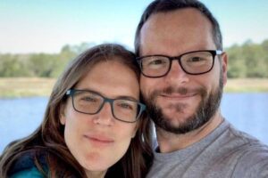 Casal se aposenta aos 35 e 40 anos e reacende debate sobre o movimento Fire