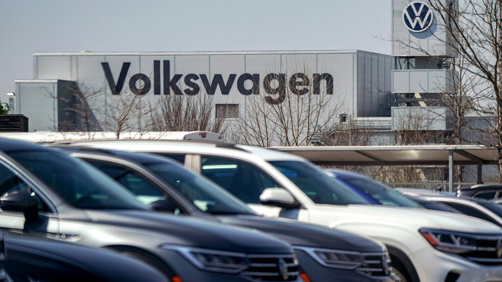 [Dificuldades e desafios] Volkswagen admite desvantagem de custos e estuda cortar mais 50 mil postos de trabalho