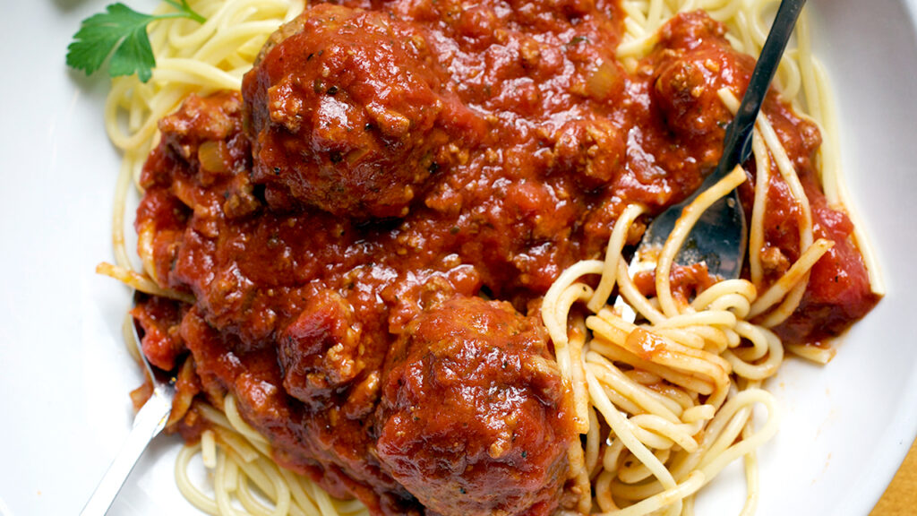 [Dificuldades e desafios] Olive Garden retoma passe de massa ilimitada enquanto Darden revê projeção de lucro