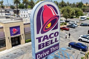 Surto de ciclosporíase pressiona ações da Yum Brands, dona do Taco Bell