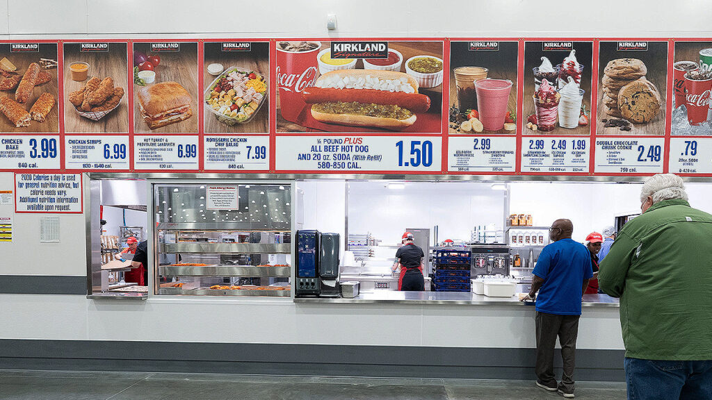 [Dificuldades e desafios] Costco aposta em tiras de frango de US$ 6,99 para reforçar fidelidade em meio à alta de preços