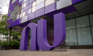 Nubank compra Banco Porto Real e dá passo decisivo para virar banco de fato no Brasil