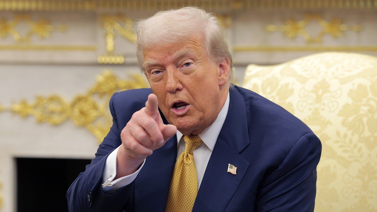 Trump anuncia tarifas escalonadas para genéricos e busca reindustrializar setor farmacêutico dos EUA - Imagem do artigo original