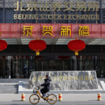 [Mercado Financeiro] Bolsa chinesa reage: giro para consumo sustenta alta em Xangai e Hang Seng avança 2%